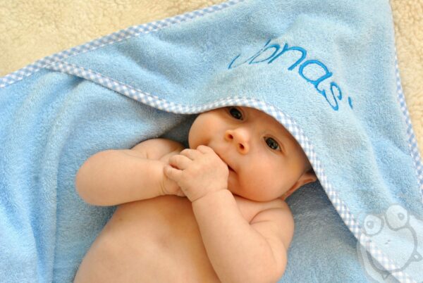Kapuzenbadetuch Mit Namen Hellblau Karo Blau 80cm Baby Handtuch Für Neugeborene Kapuzenhandtuch Bestickt Babyhandtuch