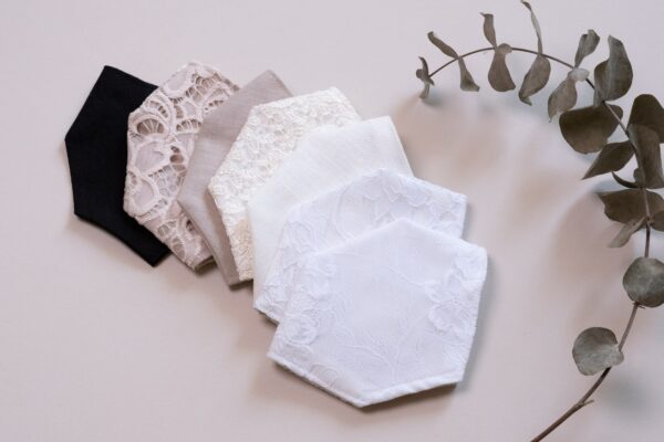 Hochzeitsmasken - Schönes Maskencover Für Ffp2 Masken Leinen Und Spitze Braut Bräutigam Weiß Farbig
